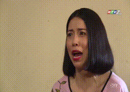 两个美女被藤条打屁股打哭了